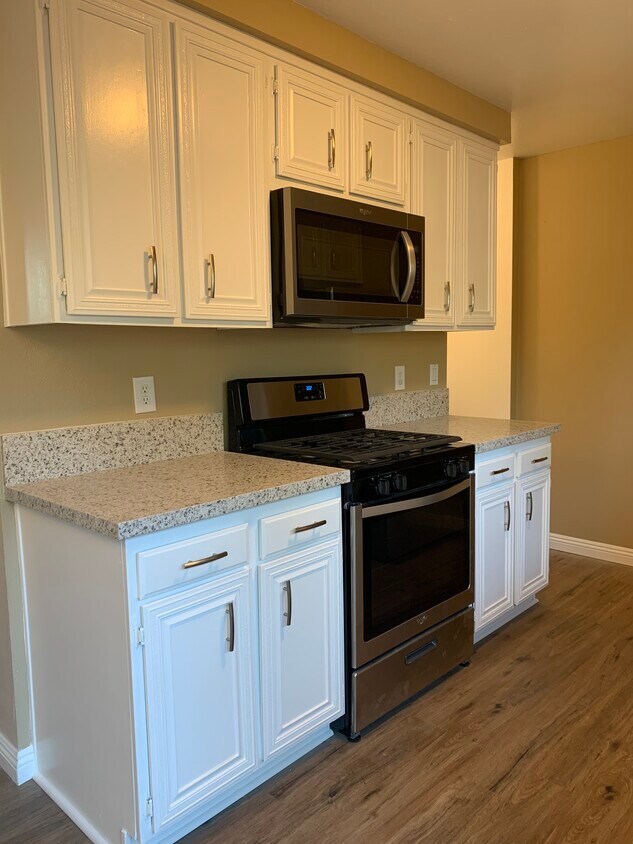 Kitchen - 3665 Harbor View Way