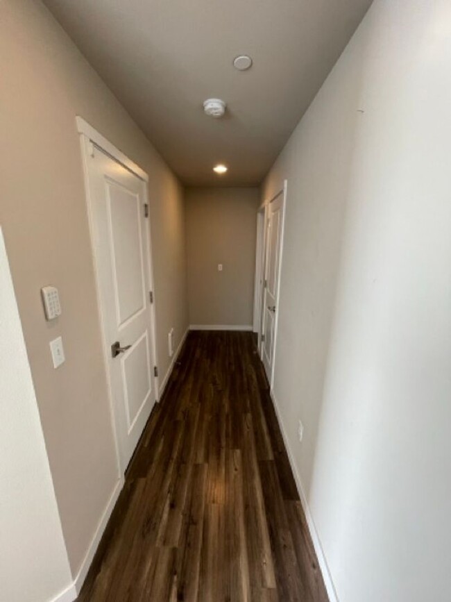 Building Photo - Beautifully Stunning 4 bedroom Home for Re...