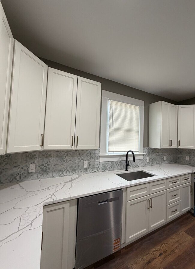 Foto del edificio - 1108 N Main St