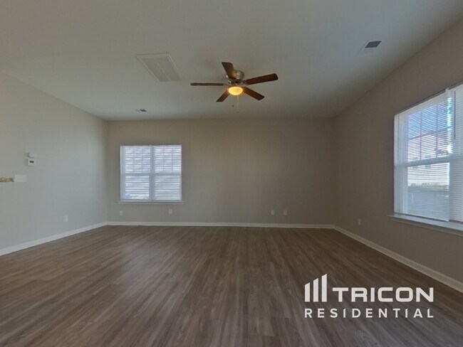 Foto del edificio - 18 Routhland Ct