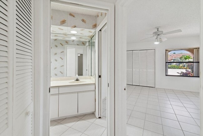 Building Photo - 7842 Villa Nova Dr