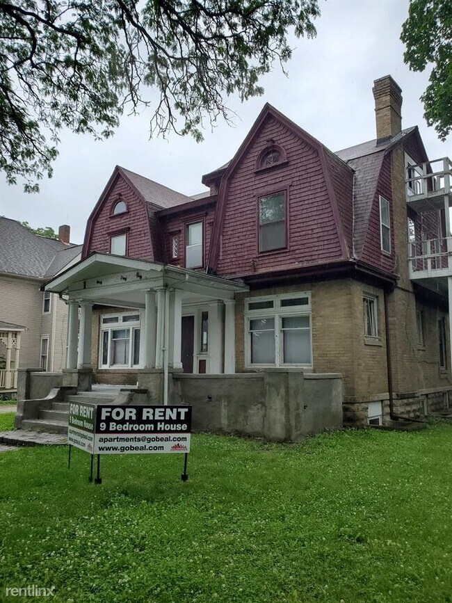 Building Photo - Room for Rent, 3.5 bath House - 128 N Norm...