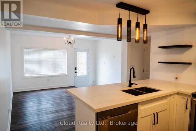 Building Photo - 5 Ilona Ct