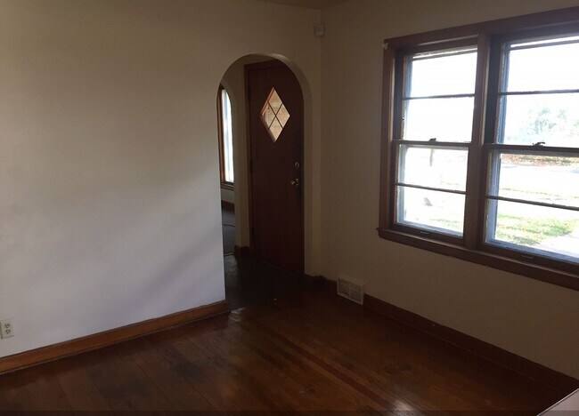 Building Photo - 5253 N 61st St