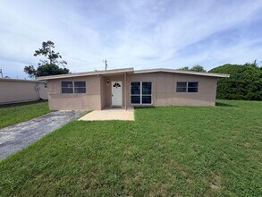 Building Photo - 5227 Tangerine Dr