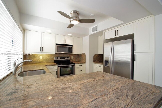 Foto del edificio - 3010 Willow Ln
