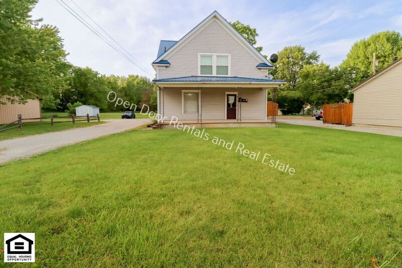 414 North St Unit Apt 1, Auburn, IN 46706 Condo for Rent in Auburn