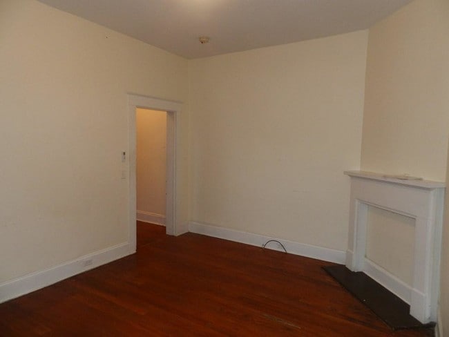 Building Photo - 4323 Burgundy St