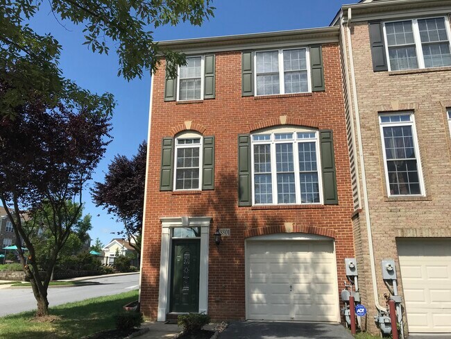 Building Photo - 8801 Montjoy Pl