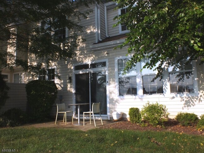 Building Photo - 18 Wood Duck Pond Rd