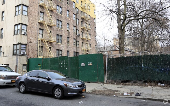Building Photo - 611 Thwaites Pl