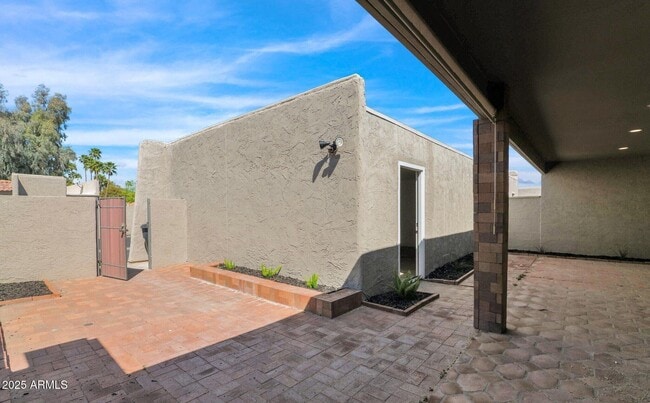 Foto del edificio - 7147 N Vía Nueva