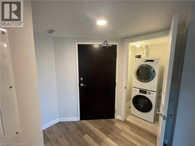 Photo du bâtiment - 778 Laurelwood Dr