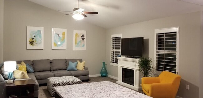 Foto del edificio - 2388 W 525 S St