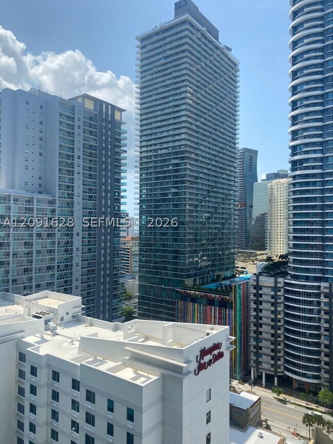 Foto del edificio - 79 SW 12th St
