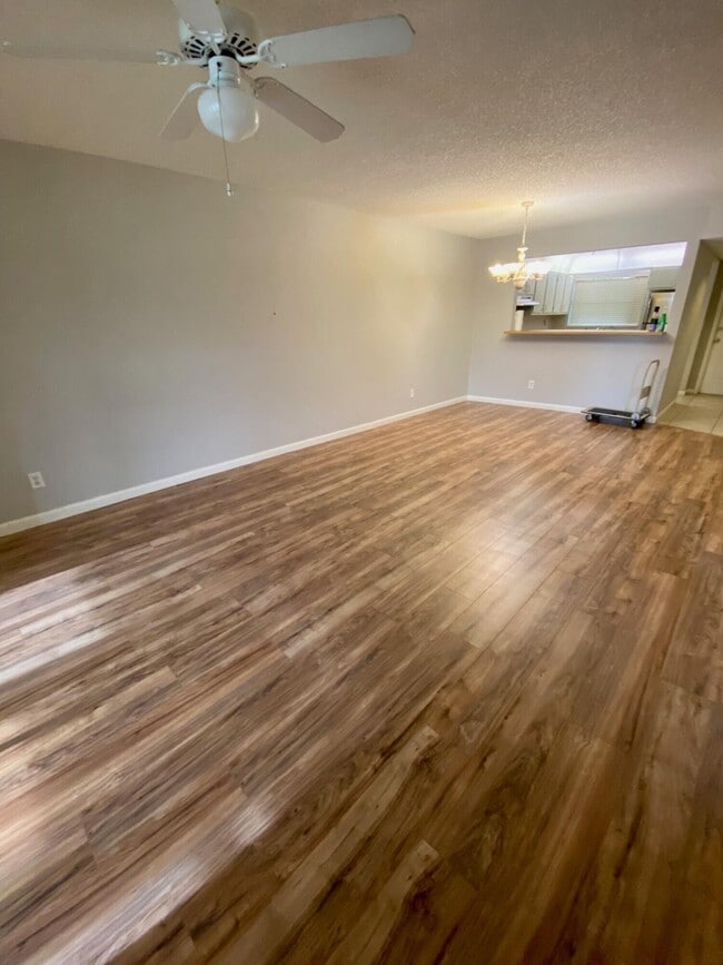 Building Photo - 1271 SE Parkview Pl