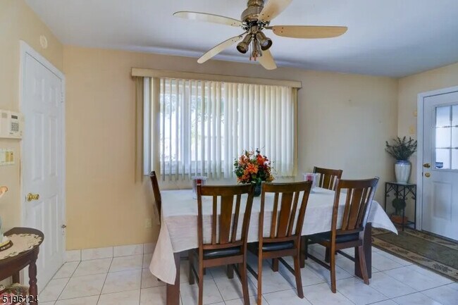 Dinning Room - 283 William St