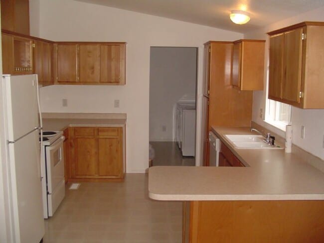 Building Photo - Newer and Large Cheshire Manufactured home
