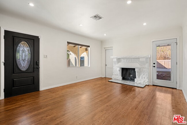 Building Photo - 4530 Bakman Ave