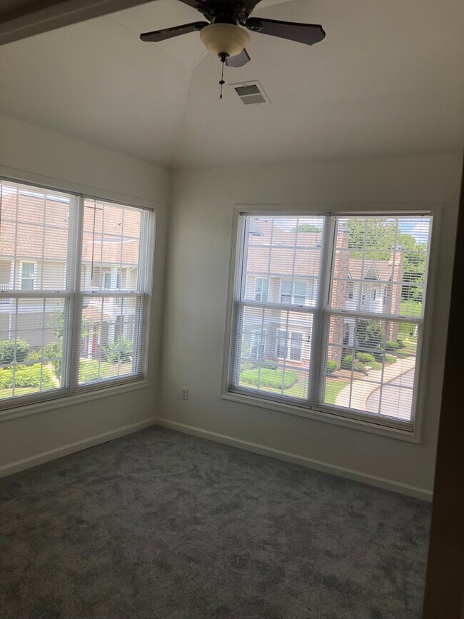 Building Photo - 205 N Twin Lakes Blvd
