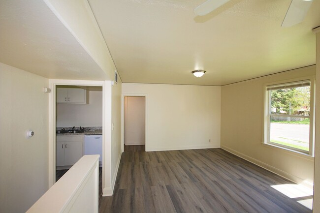 Building Photo - 3257
