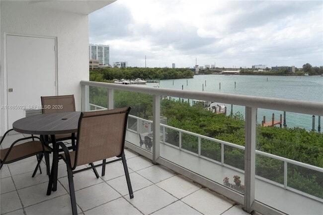 Building Photo - 17050 N Bay Rd