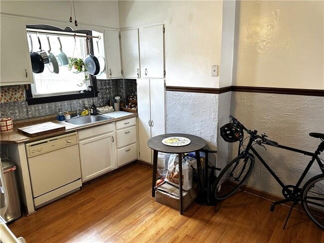 Building Photo - 176 1/2 45th St