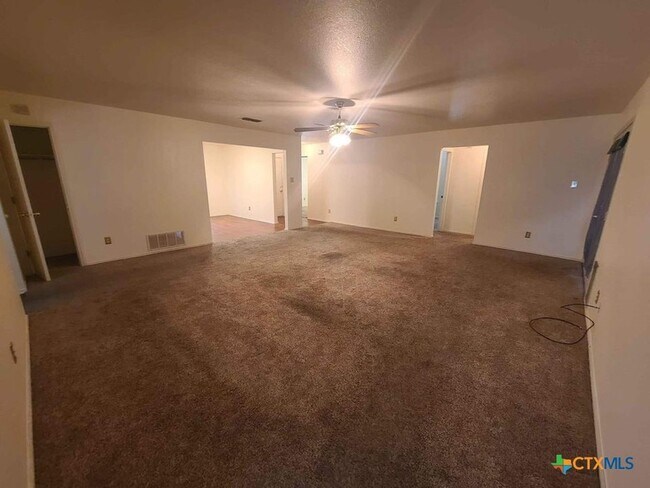 Building Photo - 4504 Aspen Dr