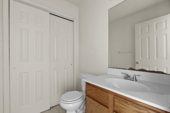 Foto del edificio - Charming Two Bedroom Townhome in South Louisville, Family-Friendly Neighborhood!