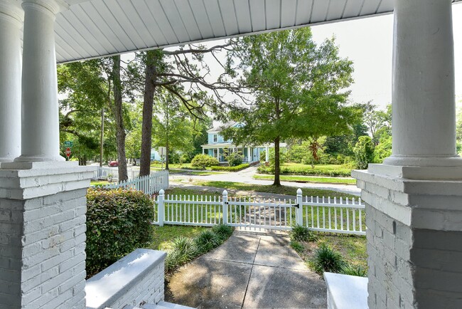 Foto del edificio - Welcome to the Front Porch