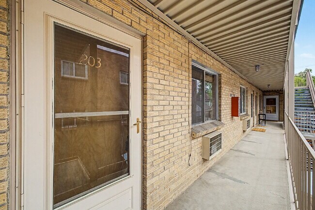 Building Photo - North Washington park one bedroom / one bath Apartment  for rent