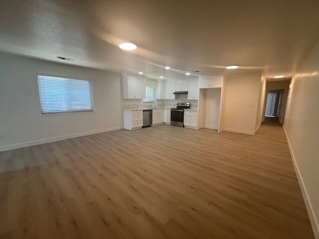 Building Photo - 223 Grove Ave