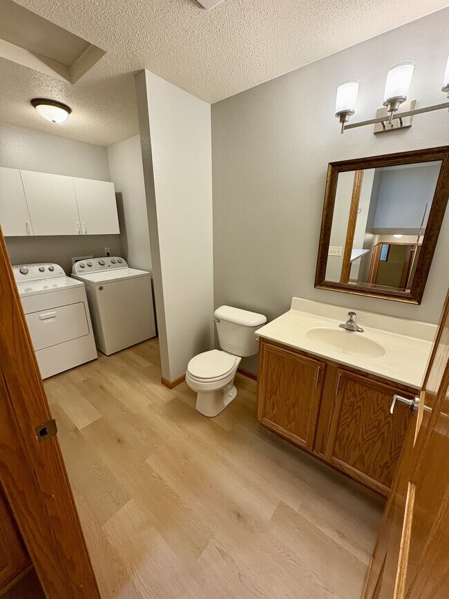 Foto del edificio - 1710 Menomonie St