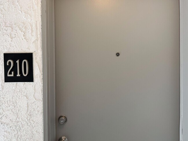 Foto del edificio - 3131 S Canfield Ave