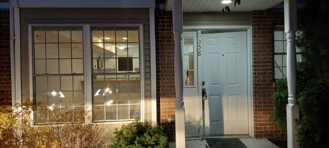 Foto del edificio - 6558 Northland Dr NE