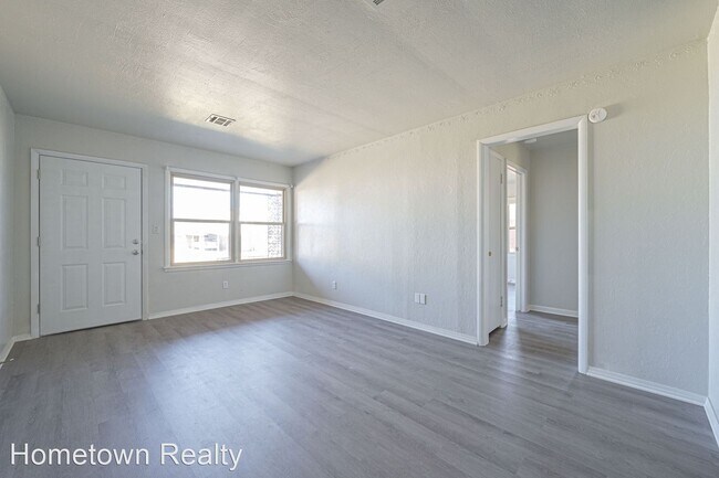 Building Photo - 3 br, 1.5 bath House - 3216 SE 19th Street