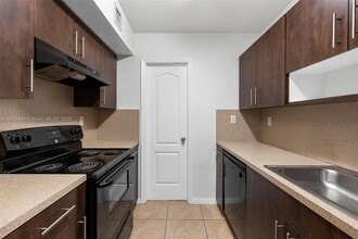 Building Photo - 13 S Royal Poinciana Blvd
