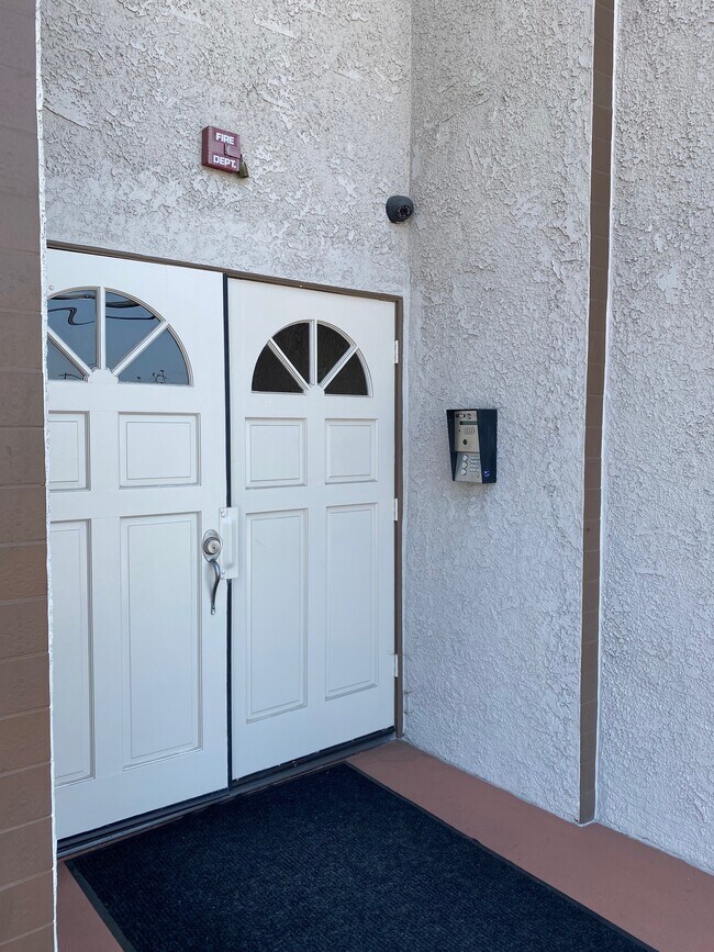 Double Door Main Entry into Lobby - 1414 260th St