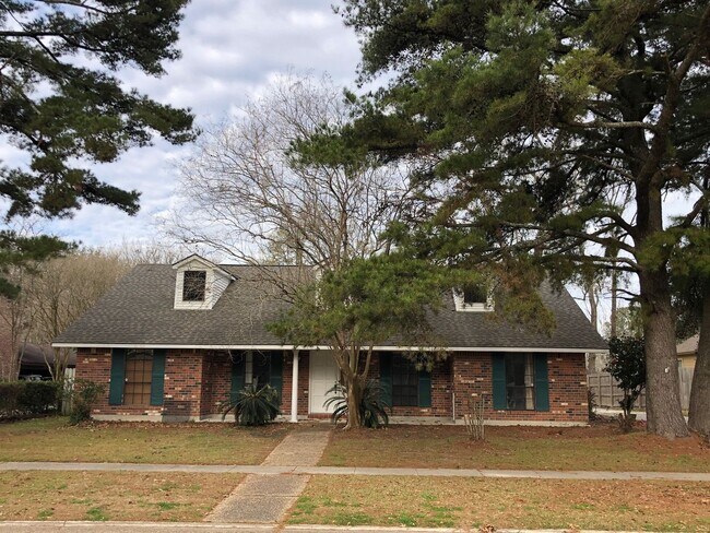Building Photo - 1333 Oakdale Dr