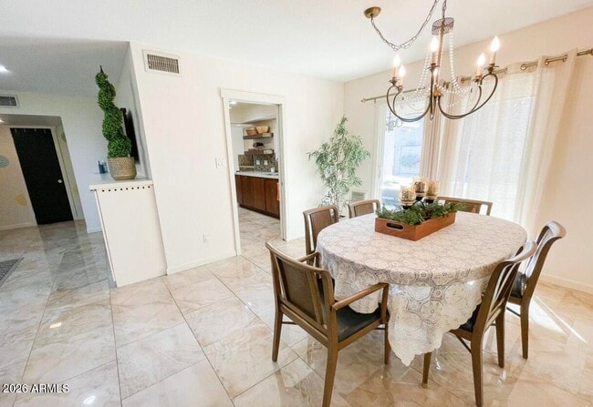 Foto del edificio - 1255 E Riviera Dr