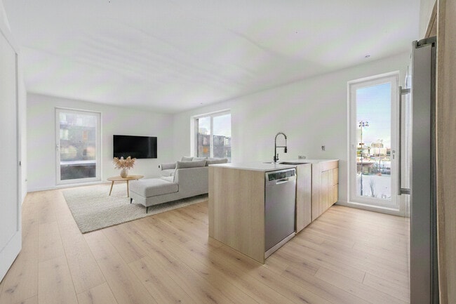 Building Photo - 1035-1037 Commonwealth Ave