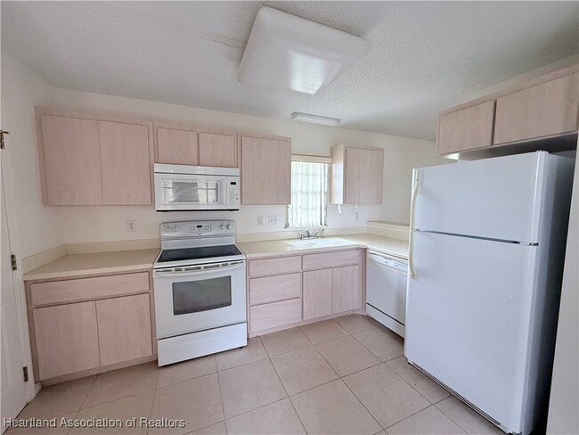Building Photo - 675 W Wesley Cir