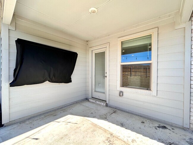 Foto del edificio - Move-In Ready Home with Open Layout & Outdoor Entertaining Space