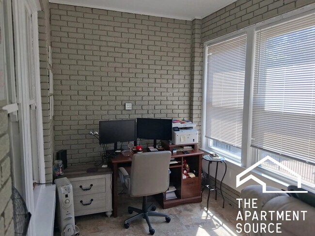 Building Photo - 1542 W Birchwood Ave