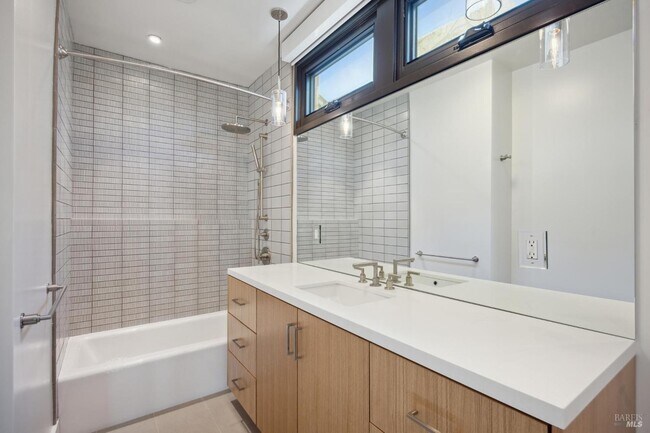 Foto del edificio - 5 Oak Shore Dr