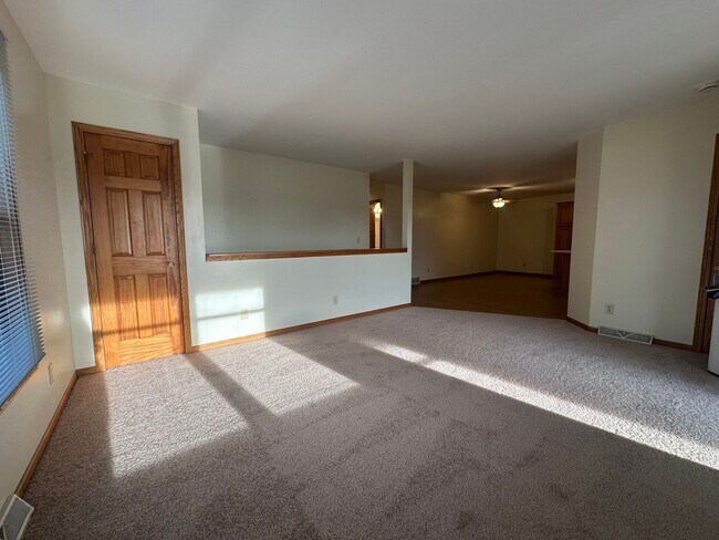 Foto del edificio - 315-317 N Watertown St