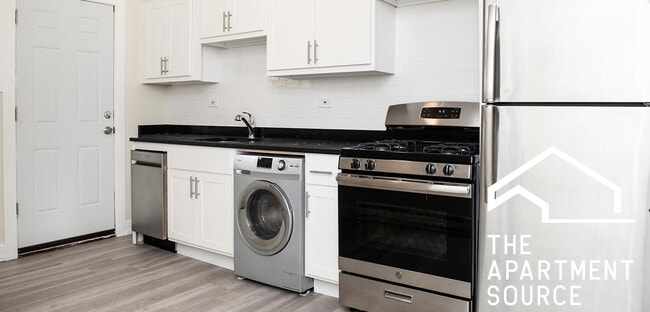 Photo - 730 W Roscoe St Apartment