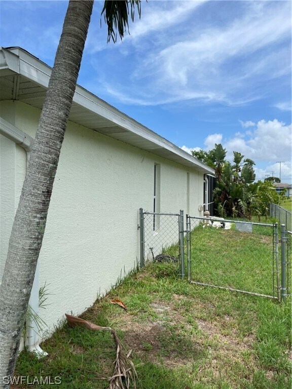 Building Photo - 2609 SW 18th Ave