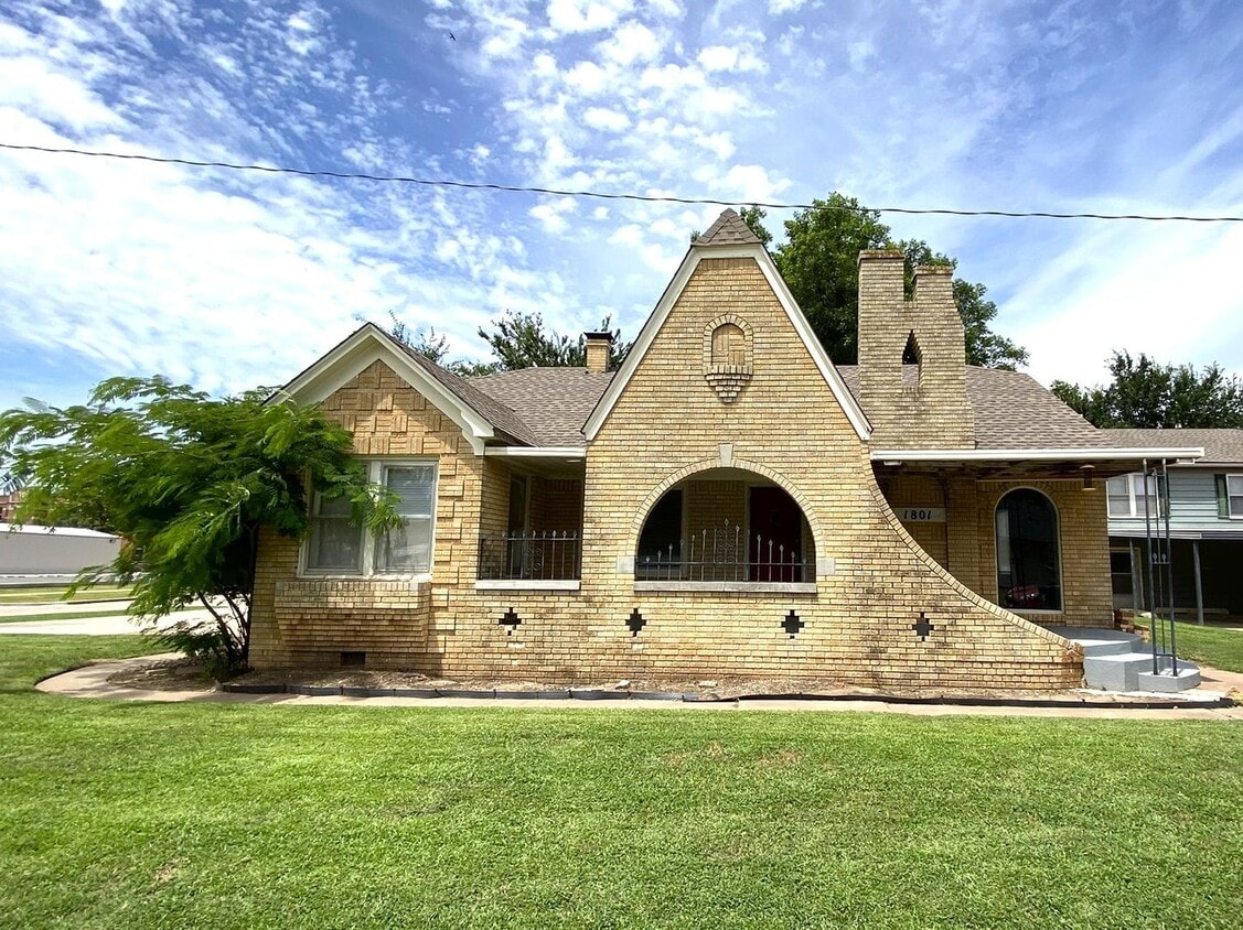 Primary Photo - Spacious 2 Bed 1 Bath NW OKC
