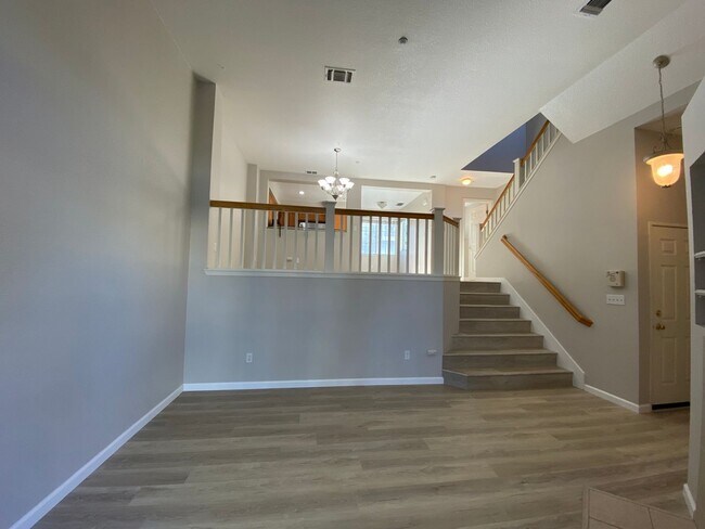 Foto del edificio - PENDING - Extraordinary Portside Village Property